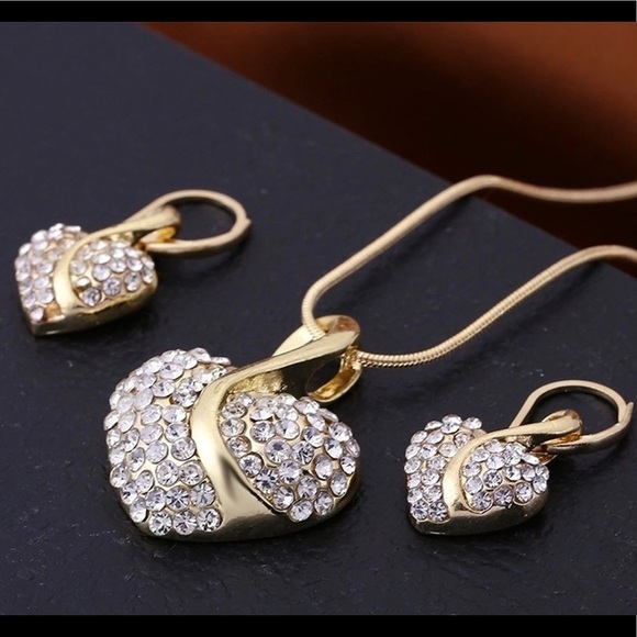 ❤️Bright Gold Crystal Heart Necklace and Earrings - Picture 2 of 9